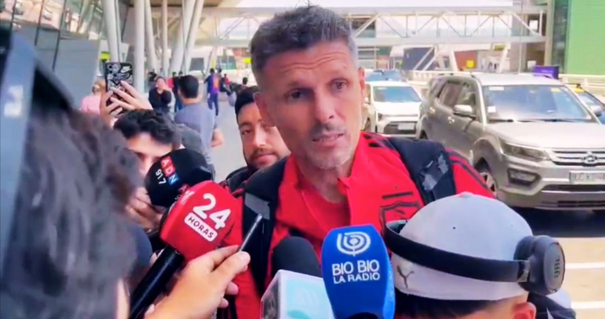 Colo Colo viaja a Serie Río de La Plata y Fernando Ortiz no descarta a Arturo Vidal como central