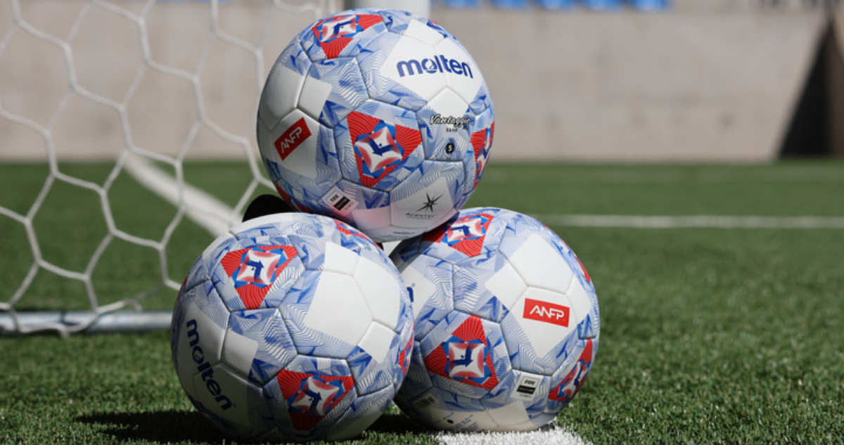Foto de contexto del balón de la Liga de Primera 2026