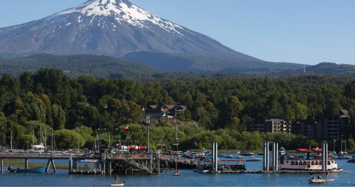 Adolescente de 17 años muere ahogado en Lago Villarrica: nadaba en playa no apta para baño