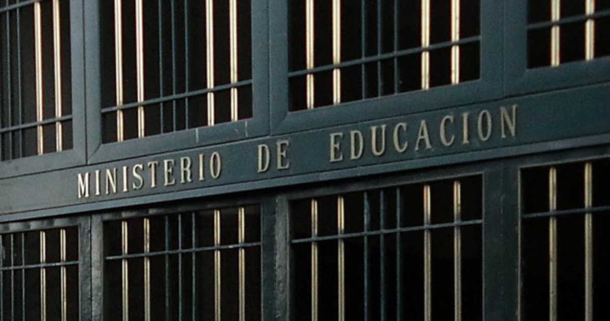 Ministerio de Educación buscará resguardar derechos de comunidad por desalojo de colegio en Viña