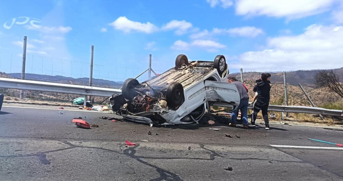 Volcamiento de vehículo en Quilpué deja cinco lesionados: tres son niños