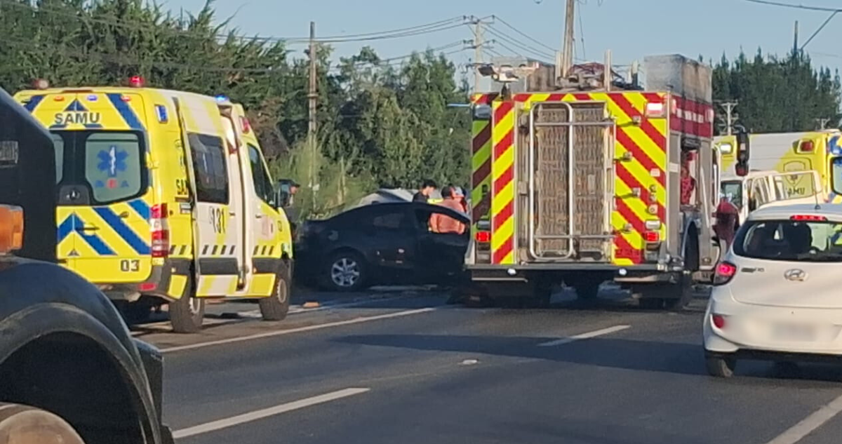 Un fallecido y 8 heridos deja triple colisión en Los Ángeles: hay tres personas heridas de gravedad