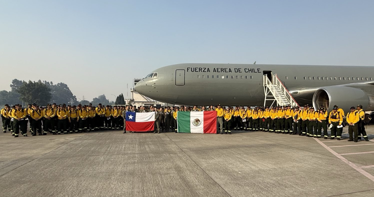 Llegan 145 brigadistas forestales mexicanos a Chile para ayudar a combatir incendios