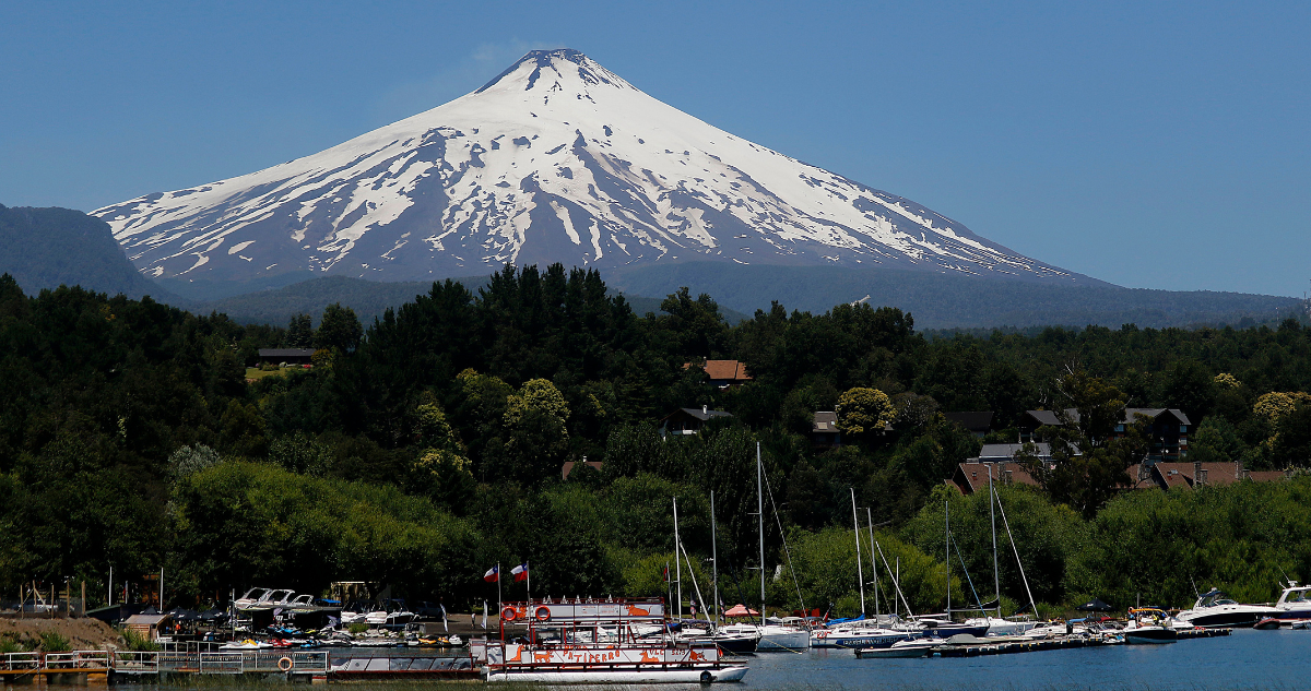 Gremios turísticos de Pucón acusan pérdidas diarias $15 millones por cierre de áreas por incendios
