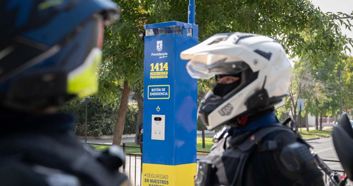 Municipio de Providencia instala tótems en diversas plazas para facilitar vía directa con el 1414