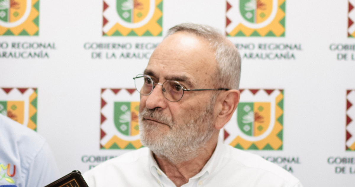 Polémica por dichos de gobernador de La Araucanía sobre orígenes de incendios en sur del país