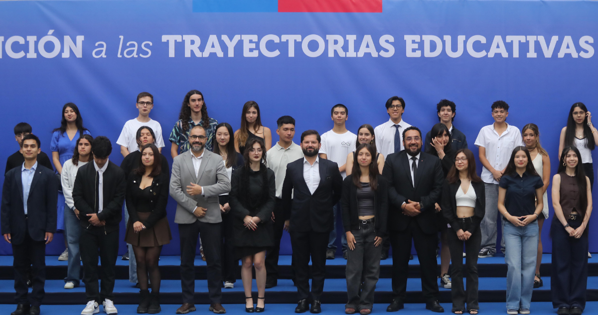 Gobierno distingue a 41 estudiantes por sus trayectorias educativas tras rendición de la PAES
