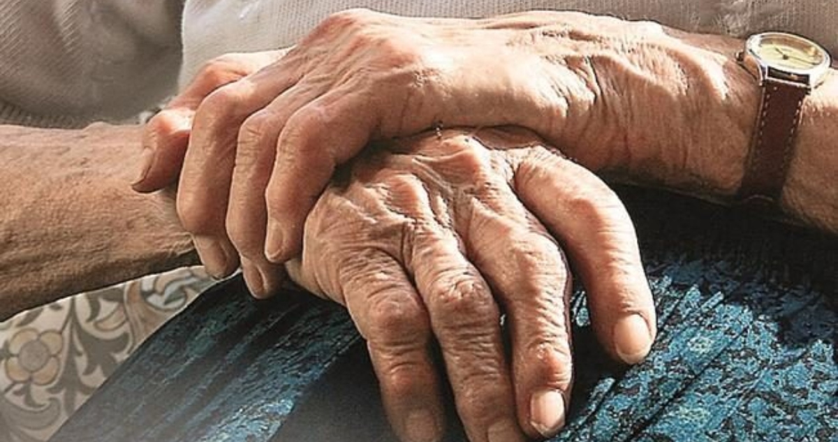 Mujer queda presa tras golpear con un martillo a su madre de 81 años en Rapa Nui