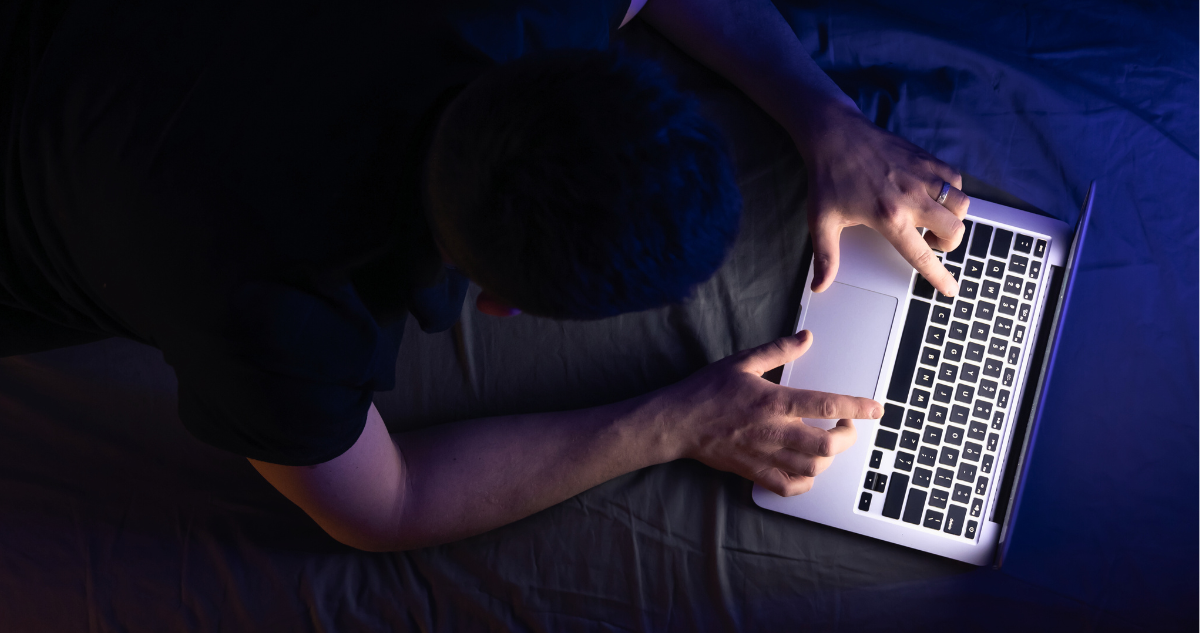 “Ponla en un bikini”: usuarios de X ocupan Grok para crear imágenes pornográficas de mujeres