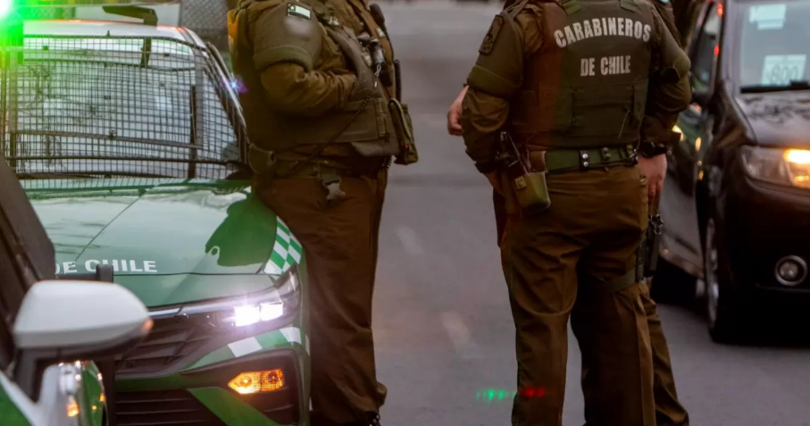 Hombre permanece grave tras ser baleado mientras conducía y después chocar en Iquique