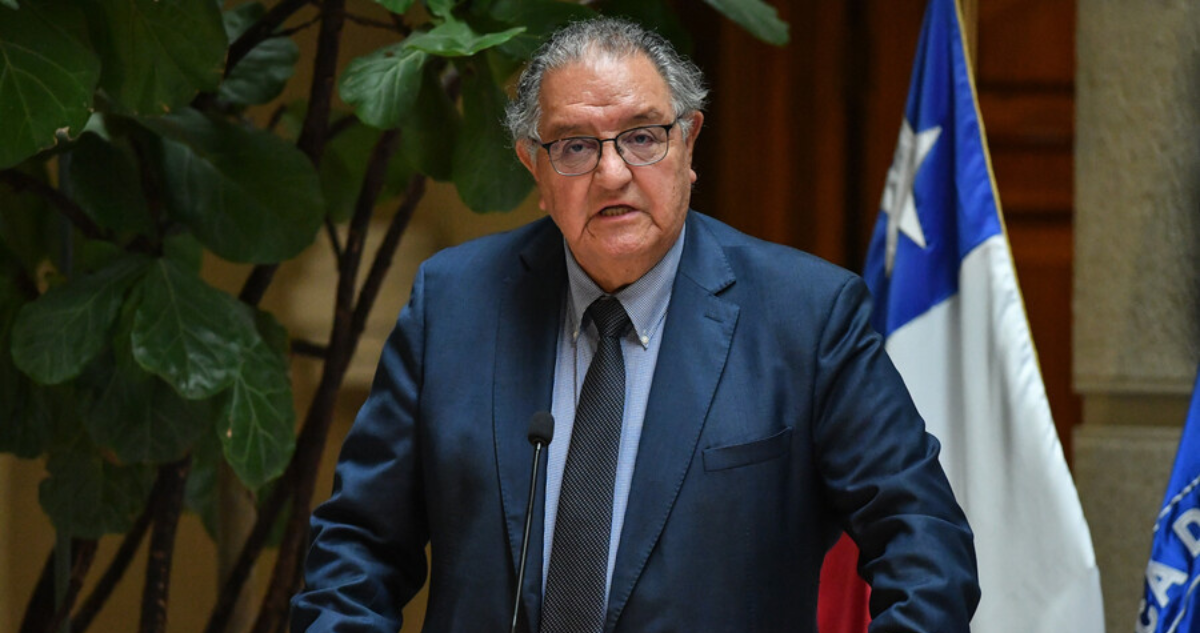 Huenchumilla renuncia a presidencia de la DC Una nueva generación debe asumir la conducción