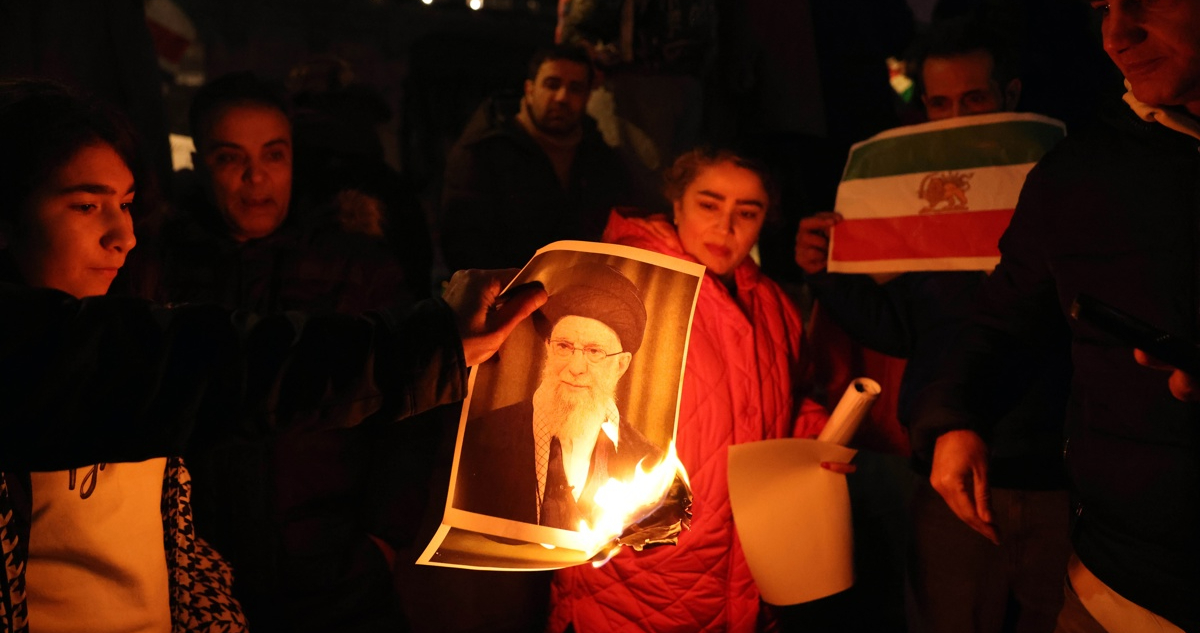 Canciller asegura que la situación en Irán está bajo control y que internet volverá “pronto”