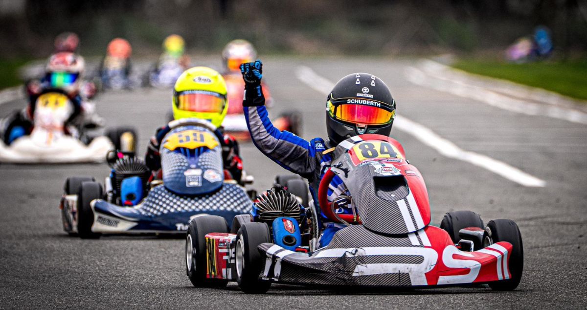 Izko Alonso promete en el automovilismo a los 11 años.