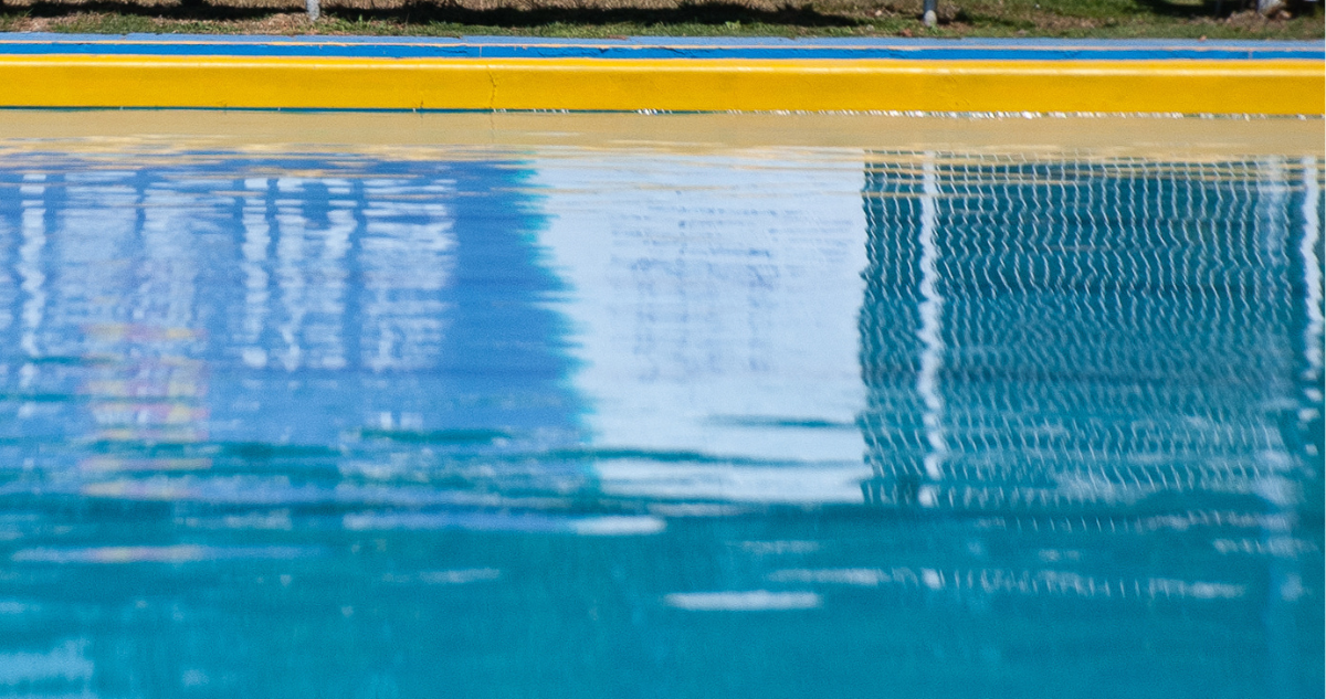 Joven de 19 años fallece tras ahogarse en piscina municipal de Lota