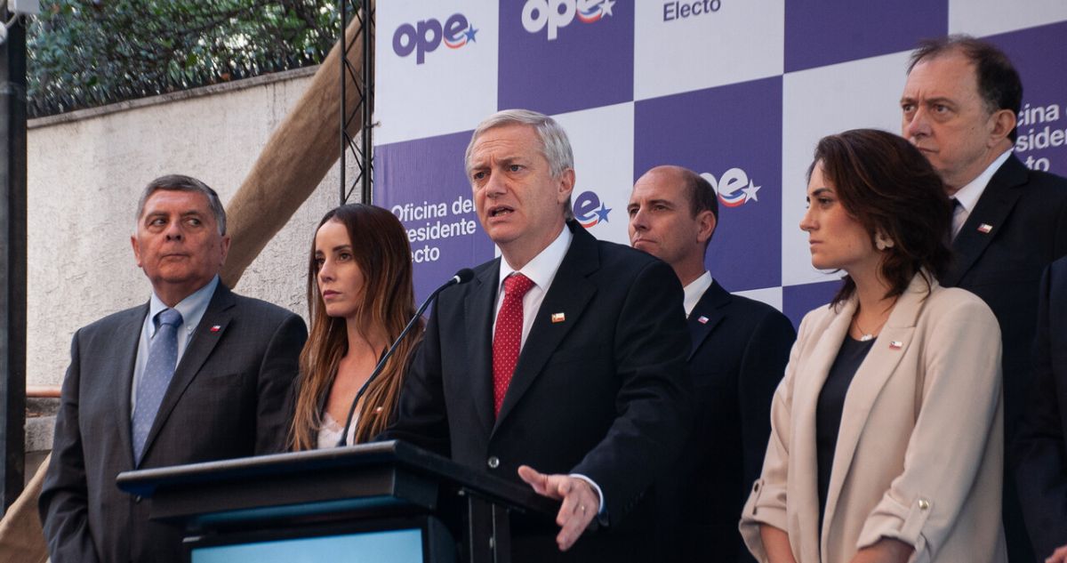 Kast evita crítica pero enfatiza que Gobierno de Boric está a cargo de la emergencia por megaincendio