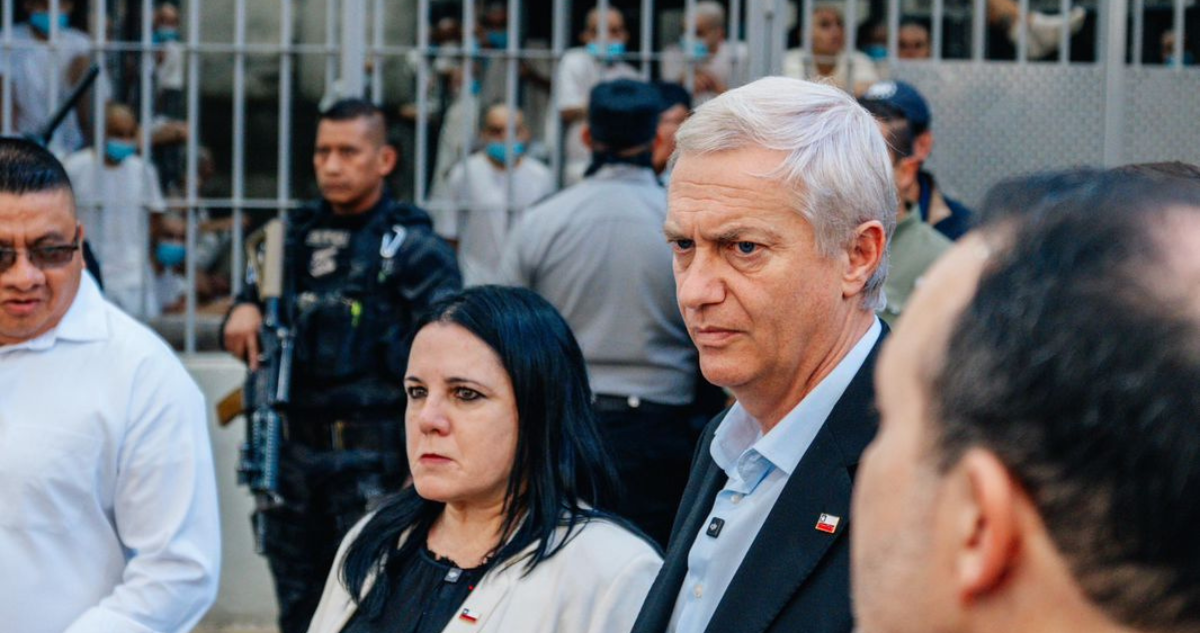 Kast visita Cecot de El Salvador | Crédito: Oficina del Presidente Electo (OPE)