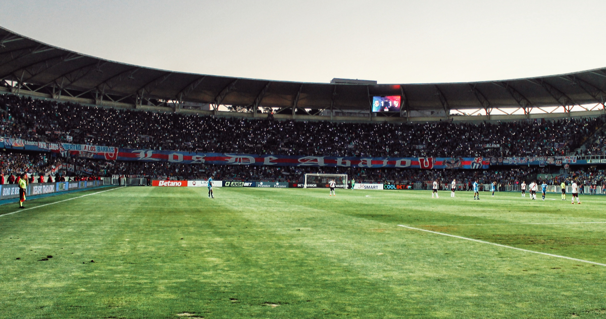 La U vs Racing Club foto de contexto