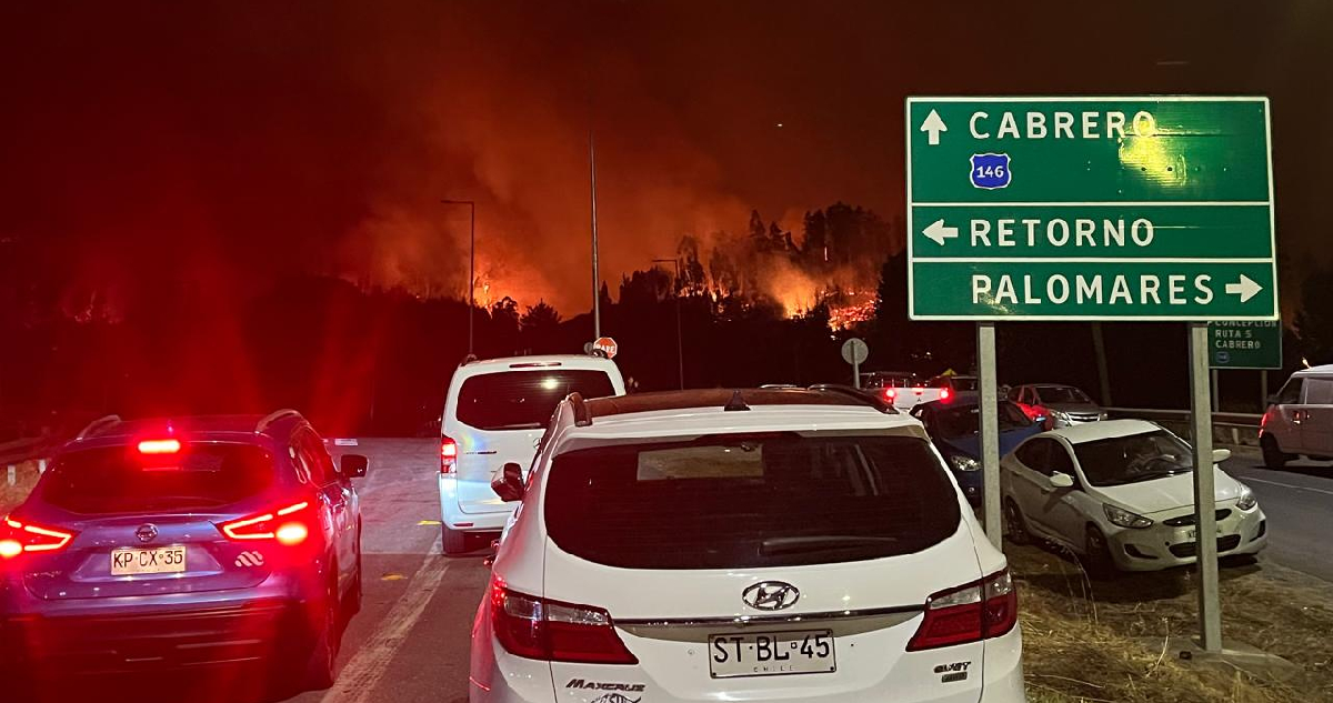 Las autopistas del Itata y Concepción-Cabrero se mantienen cerradas por incendio forestal