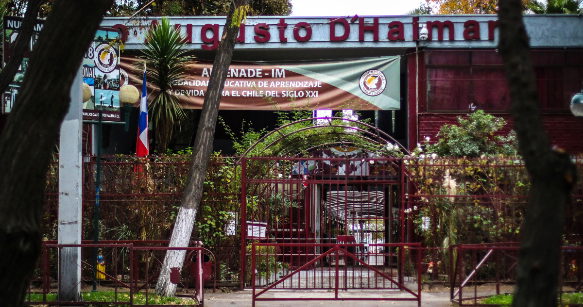 Foto de archivo del Liceo Augusto D’Halmar de Ñuñoa