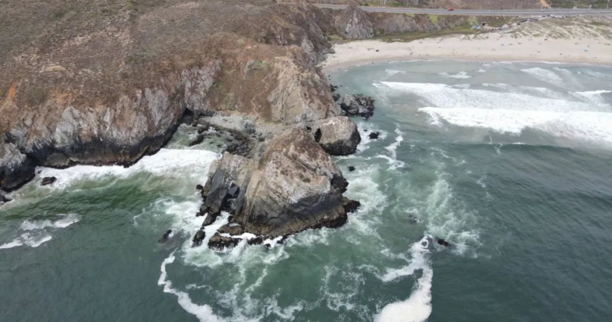 Los Vilos: autoridades marítimas desarrollan intensa búsqueda de persona extraviada en Playa Amarilla