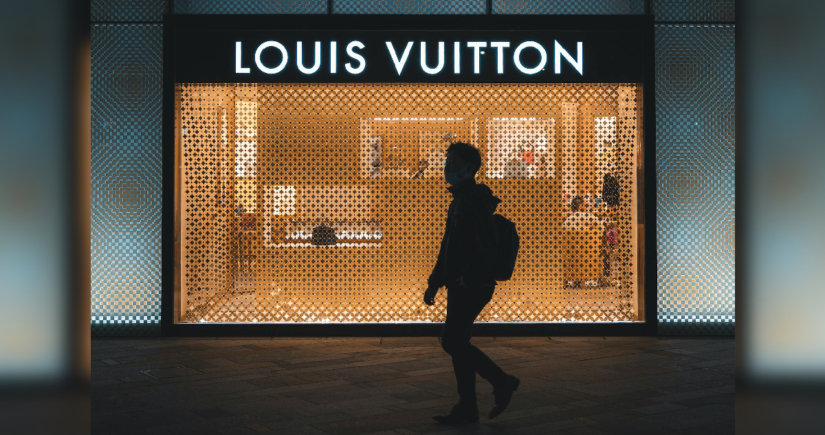La matriz de Louis Vuitton se desploma en bolsa y arrastra a otros gigantes del lujo