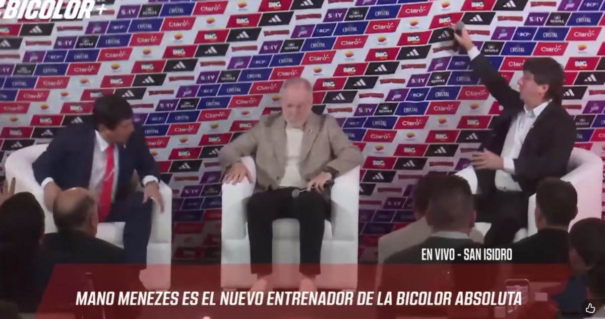 Bochorno en presentación de Mano Menezes como DT de Perú: parte del escenario le pegó en la cabeza