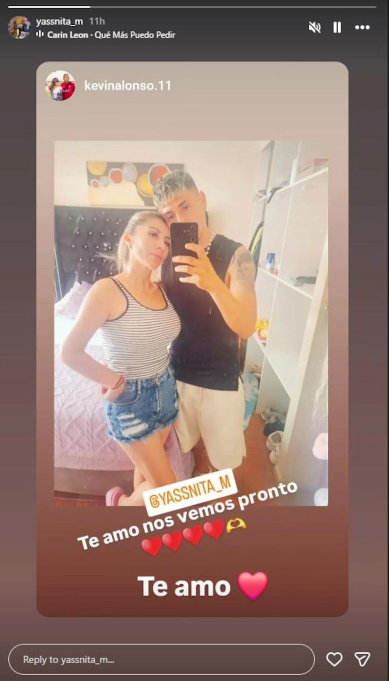 Mamá de Marcianeke presume su relación con futbolista profesional 13 años menor que ella