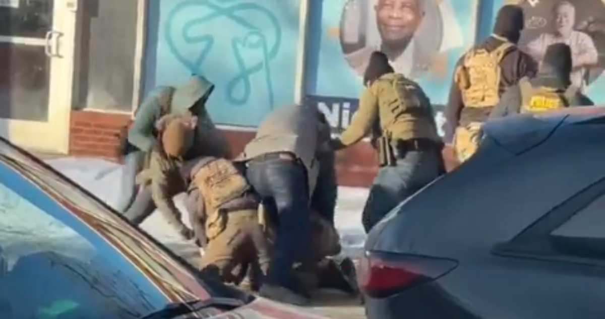 Medios reportan que agentes del ICE volvieron a asesinar a tiros a una persona en Minneapolis