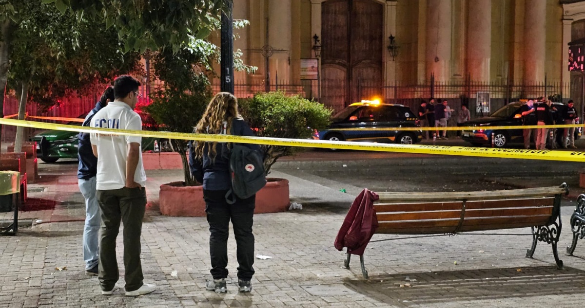 Un hombre asesinado a disparos deja ataque en pleno centro de Santiago: hay otros tres heridos