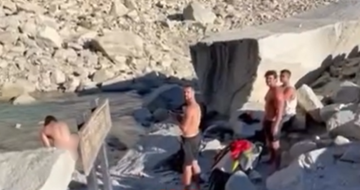 “Nada que ver que nos caguís la onda”: increpan a turistas por bañarse en laguna de Torres del Paine