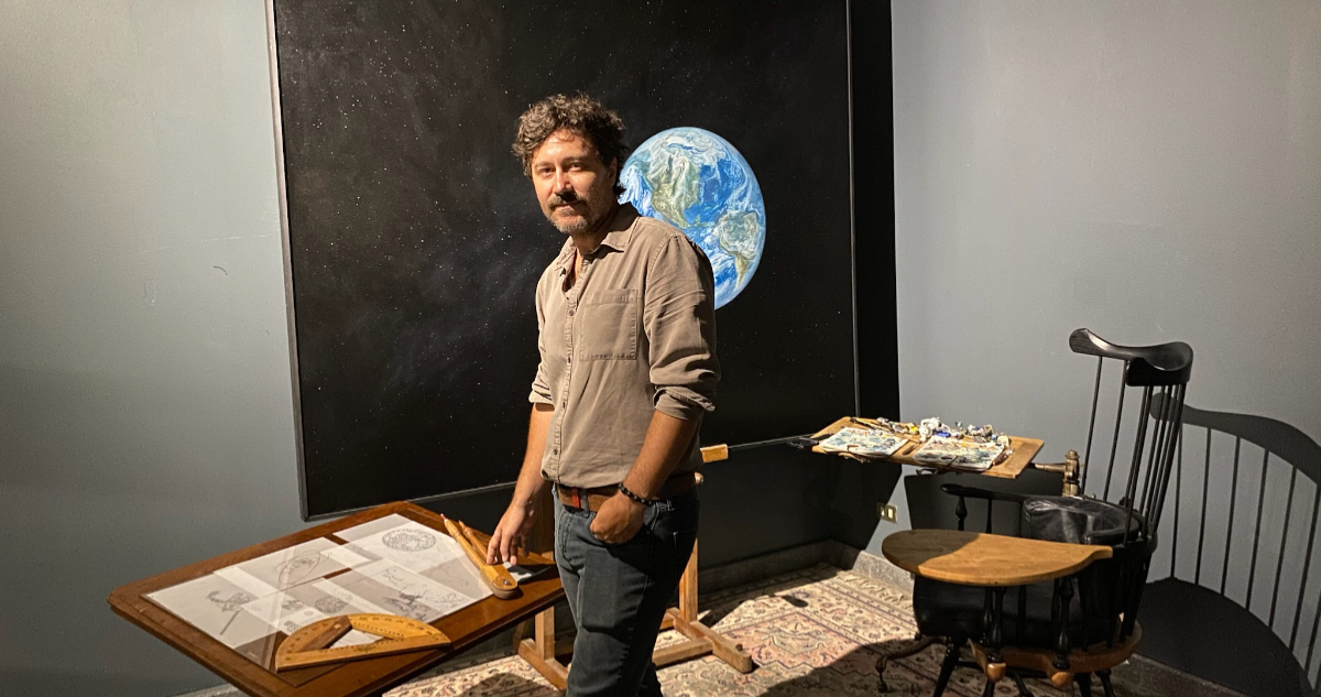 Nicolás Radic, el artista chileno que pinta la Tierra desde el espacio