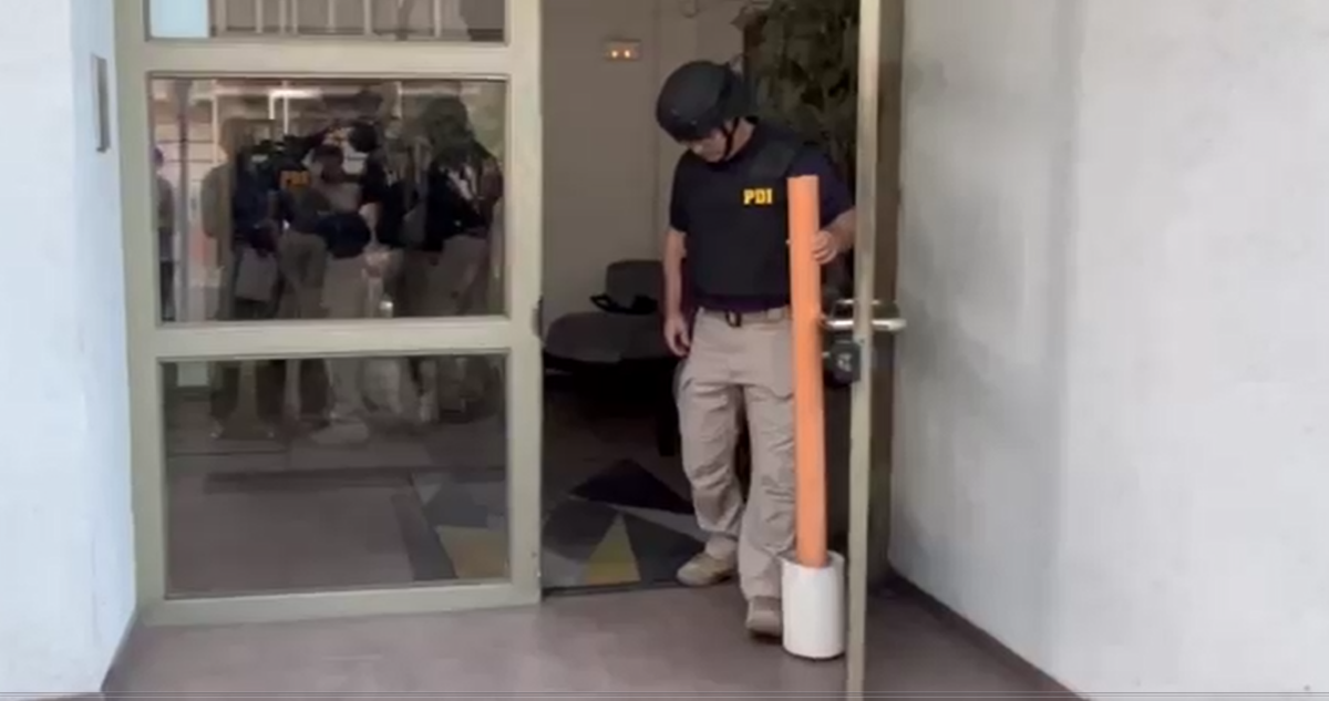 Operativo contra banda china en Meiggs: presunto sospechoso intenta huir lanzándose desde tercer piso