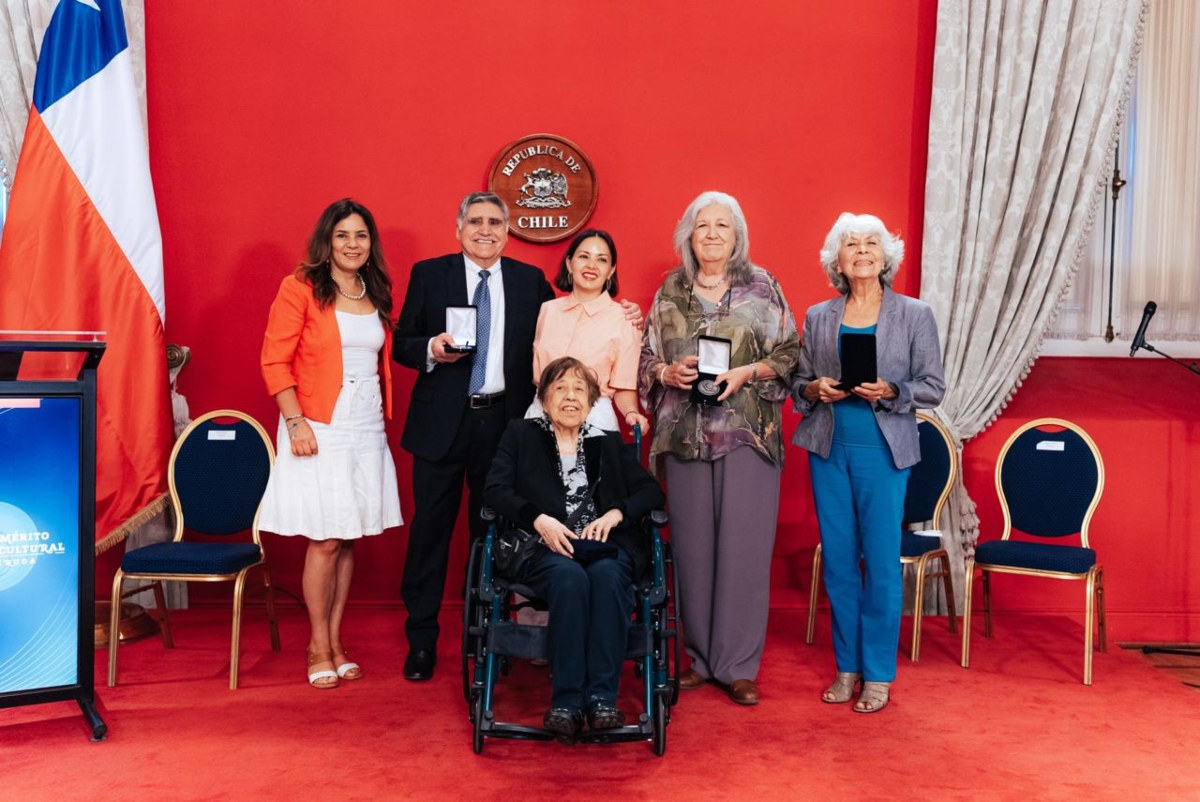 Anita Reeves y 3 figuras de la cultura reciben Orden al Mérito Pablo Neruda