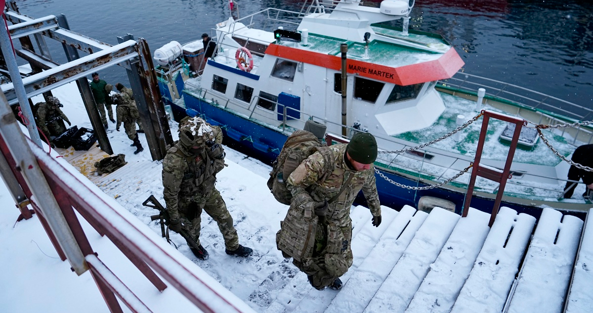 Francia pide realizar ejercicio militar de la OTAN en Groenlandia