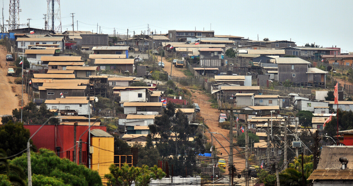 Pobladores de megatoma de San Antonio interponen recurso de protección previo a desalojo