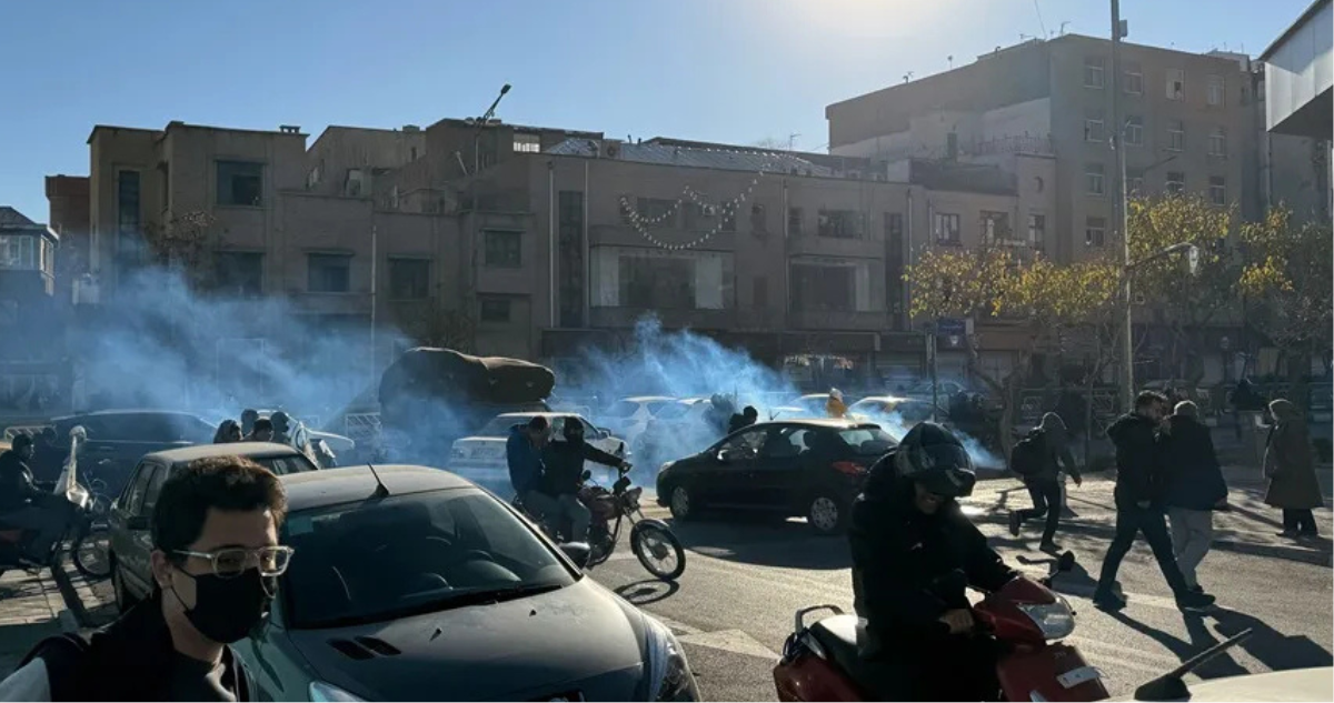 Protestas en Irán continúan por décimo día consecutivo con cierres de comercios y concentraciones
