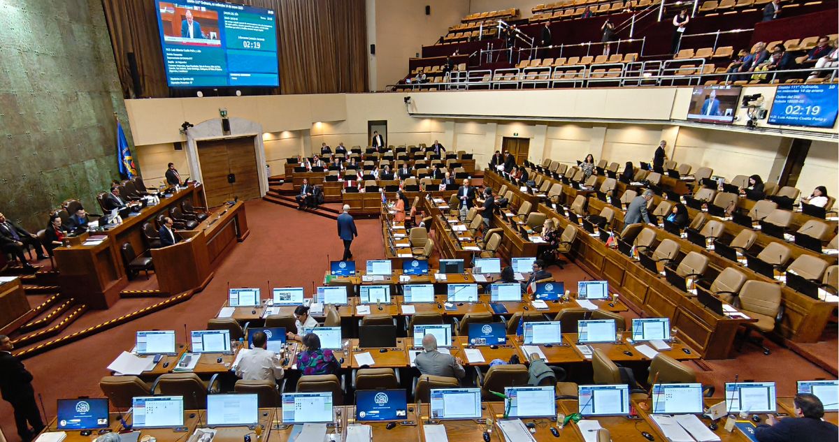 Rehenes de partidos pequeños postergación de reforma a sistema político desata críticas al Gobierno