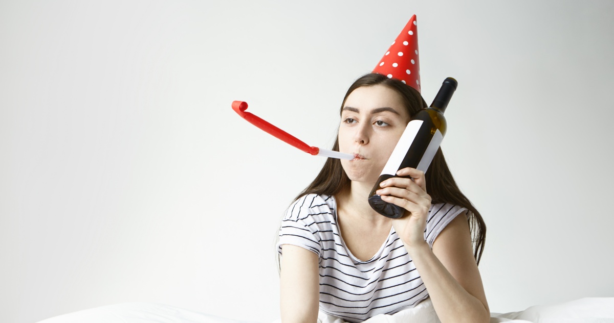 ¿Despertando con caña? revelan el “remedio infalible” para superar la resaca post Año Nuevo