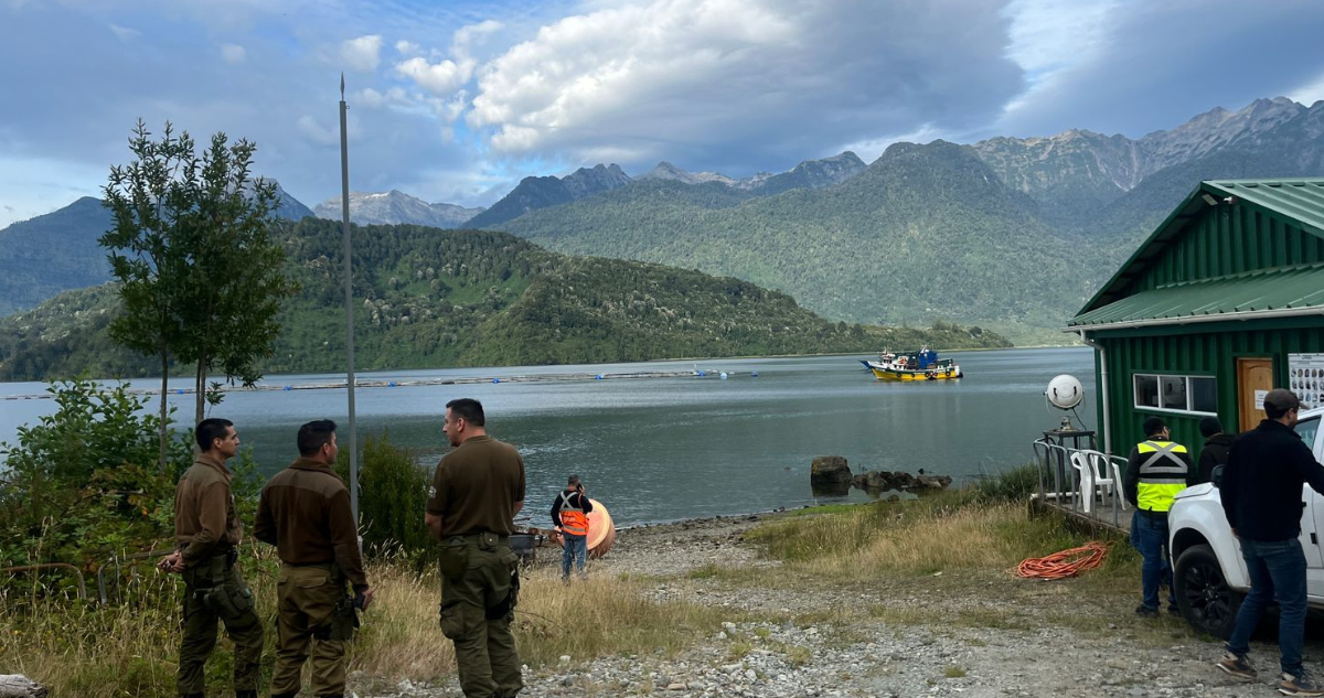 Rescatan cuerpo de una de las 6 personas desaparecidas tras hundimiento de nave en Estuario Reloncaví
