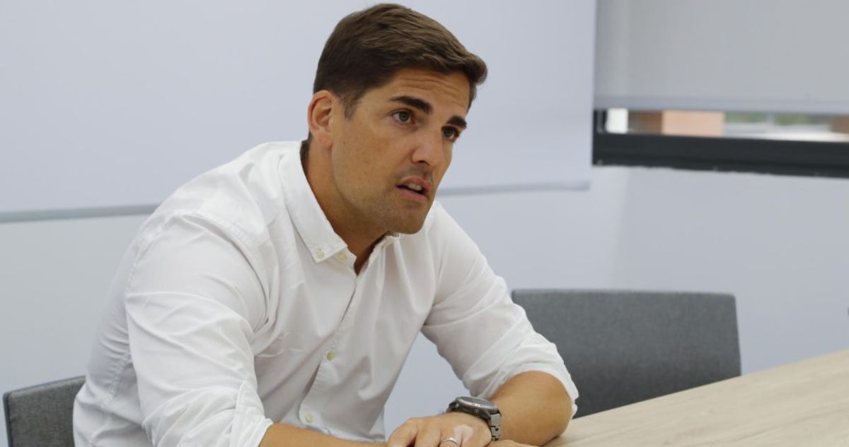 Acusan que ex DT de Ignacio Saavedra en Rusia usaba ChatGPT para dirigir: técnico español se defiende