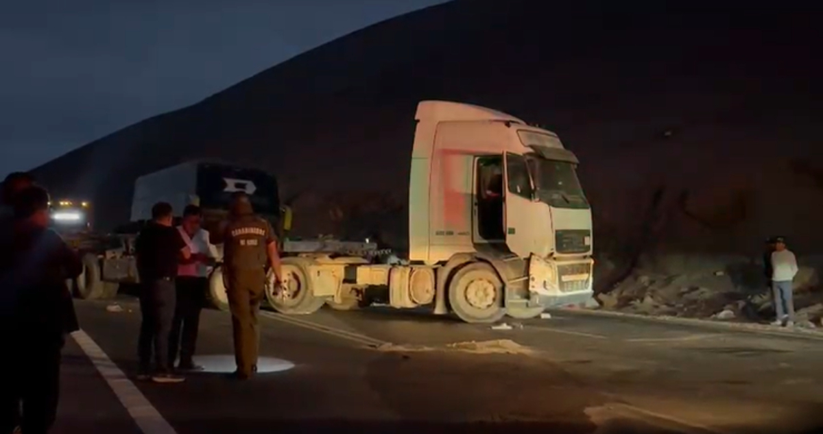 Al menos dos muertos deja accidente entre bus y camión en Ruta 5 en Arica
