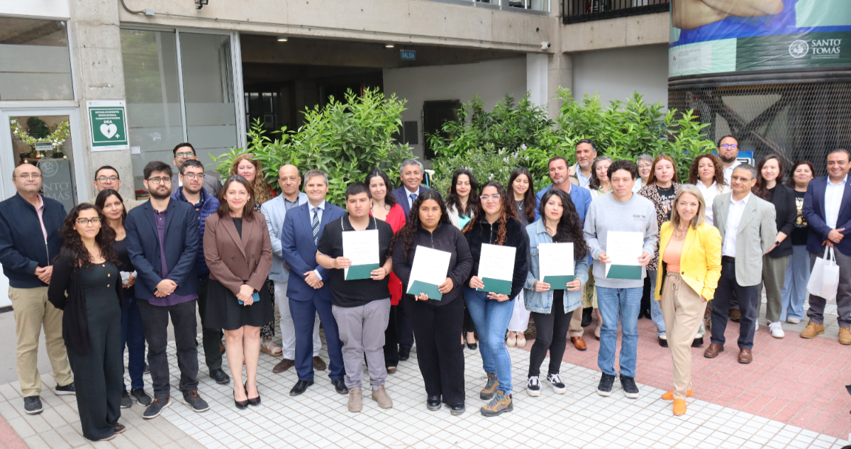 Jóvenes de Ovalle se certifican como asistentes técnicos de cooperativas tras proyecto de Santo Tomás