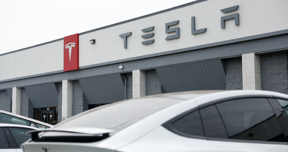 Entregas de Tesla cayeron en 2025 y la china BYD se convierte en mayor fabricante de autos eléctricos