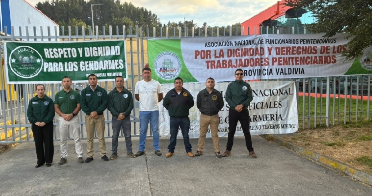 Trabajadores penitenciarios de Valdivia se movilizan en contra de reforma a Gendarmería