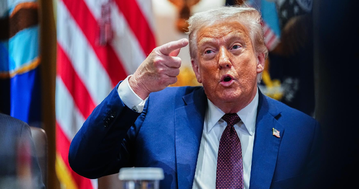 Trump ordena que “cualquier país que haga negocios con Irán” pague un arancel de 25% a Estados Unidos