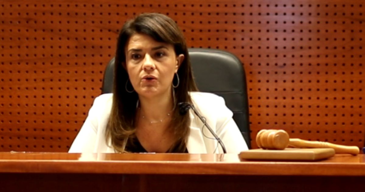 Corte de Santiago acoge querella de capítulos contra exministra Sabaj: podría ser formalizada
