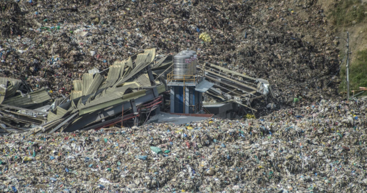 Aumenta a 35 la cifra de muertos por avalancha en vertedero en Filipinas