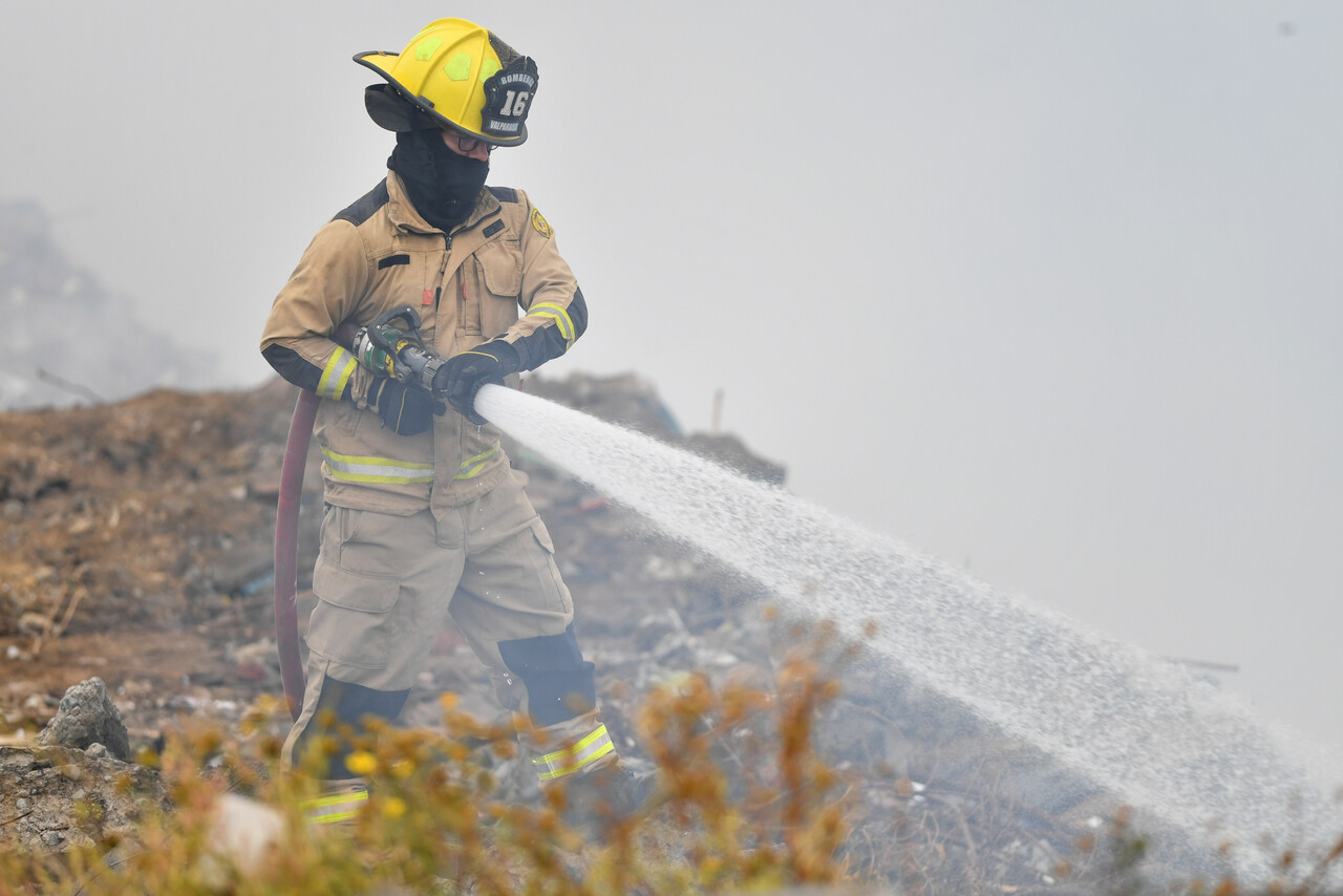 Declaran Alerta Roja en Melipilla por incendio forestal "Las Tinajas"