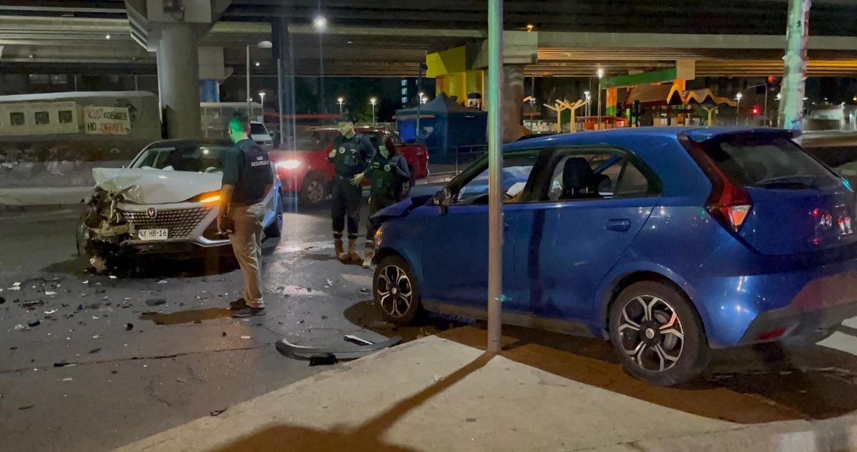 Vehículos colisionan frontalmente en accidente de tránsito en la zona sur de la capital