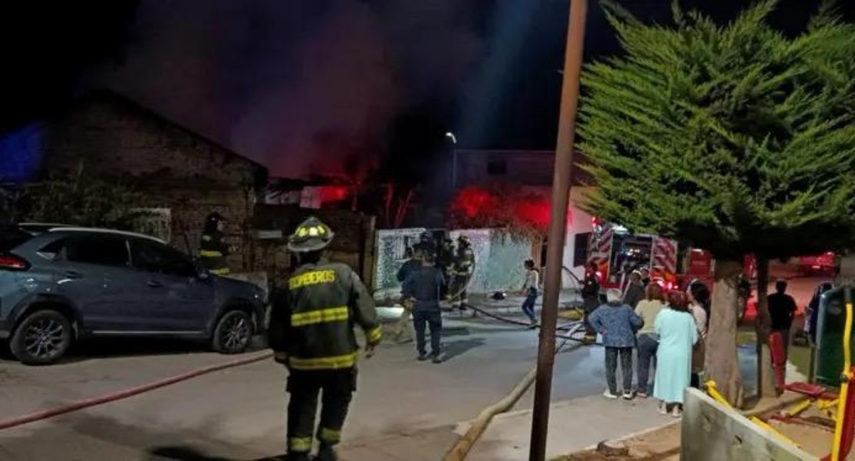https://media.biobiochile.cl/wp-content/uploads/2026/02/adulta-mayor-muere-incendio-cartagena-sujetos-ingresaron-casa-y-prendieron-fuego.jpg